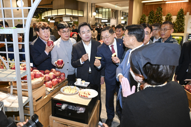 문경 감홍사과, 백화점서 한 개 2만5천원에도 '불티'… 어떤 맛이길래