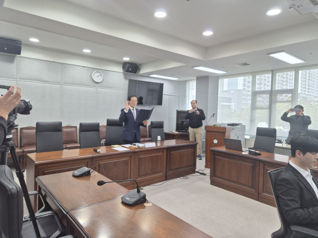 27일 오후 포항시의회에서 도성현 포항시시설관리공단 이사장 후보자의 인사청문회가 열리고 있다. 배형욱 기자