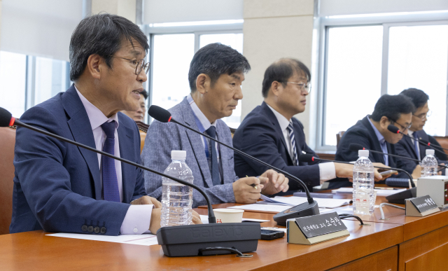 28일 국회 행정안전위원회에서 열린 지방의회법안 관련 입법공청회에서 참석 전문가들이 발언하고 있다. 연합뉴스