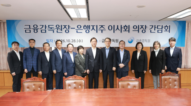 원안 가결 99%, 사실상 거수기…이찬진, 은행지주 이사회에 '개혁' 주문