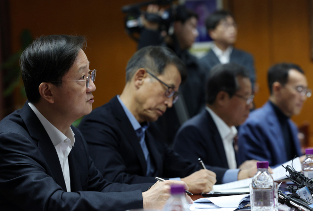 이찬진 금융감독원장이 28일 서울 영등포구 금융감독원에서 열린 은행지주 이사회 의장 간담회에서 발언하고 있다. 연합뉴스