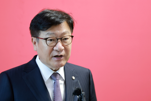 국민의힘 정점식 원내대표가 27일 국회에서 더불어민주당이 이날 의원총회를 통해 조희대 대법원장에 대해 제기된 각종 의혹들의 진상을 규명할 국정조사를 실시하기로 결정한 것과 관련해 입장을 밝히고 있다. 연합뉴스