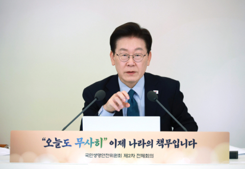 李 대통령 자기편 공세에 국민 '피로'…진보 언론과도 '갈등' 