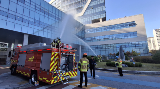 대구 달서소방서는 정부대구지방합동청사에서 2026년 긴급구조종합훈련을 실시했다. 달서소방서 제공.