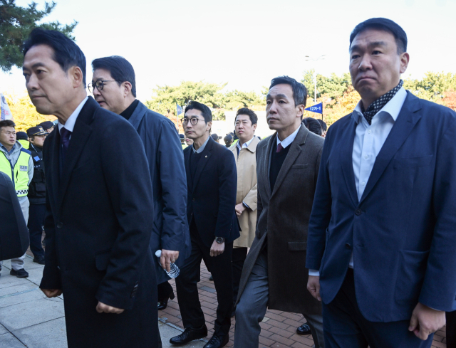 국민의힘 장동혁 대표가 28일 서울 송파구 올림픽공원 핸드볼경기장에서 열린 선관위 특검의 6·3 지방선거 투표용지 공개검증에 참석하고 있다. 연합뉴스