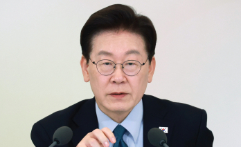 李 대통령, 사사건건 SNS 반박글…국민 피로 늘어난다