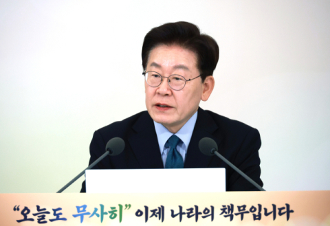 '다문화 우대' 지적한 펨코 글 공유한 李…靑, 하루만에 