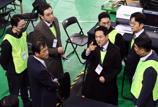 與, '밤샘 올공' 장동혁에…