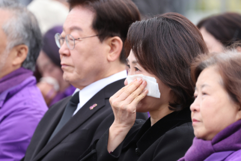 李 대통령 부부 골프 두고 잡음 지속…주진우, 직권남용 고발도 
