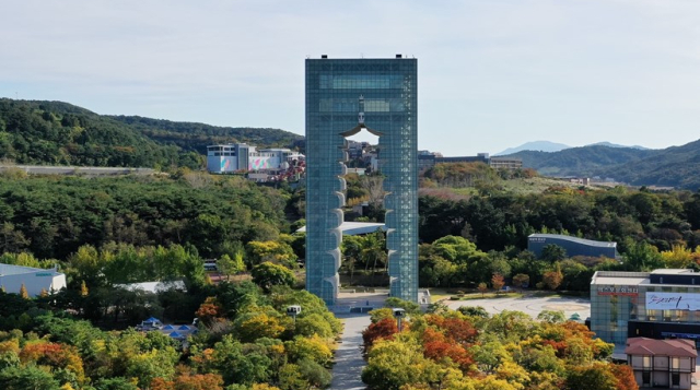 APEC 1년, 기념관 문 여는데…포스트 사업은 '난항'