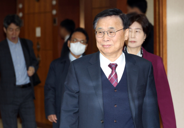이종석 국정원장이 29일 국가정보원 청사에서 열린 국회 정보위의 국정원에 대한 국정감사에 출석하고 있다. 연합뉴스