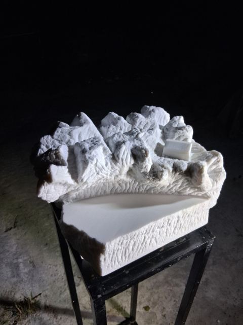 노창환, 구름 위의 집, 28x27x24cm, 그리스석