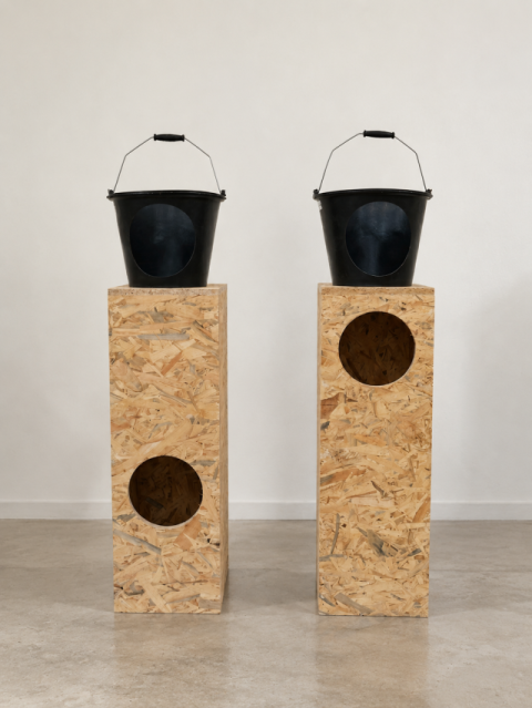 고관호, 좌대와 고무통, 33x33x140cm, osb합판, 고무통