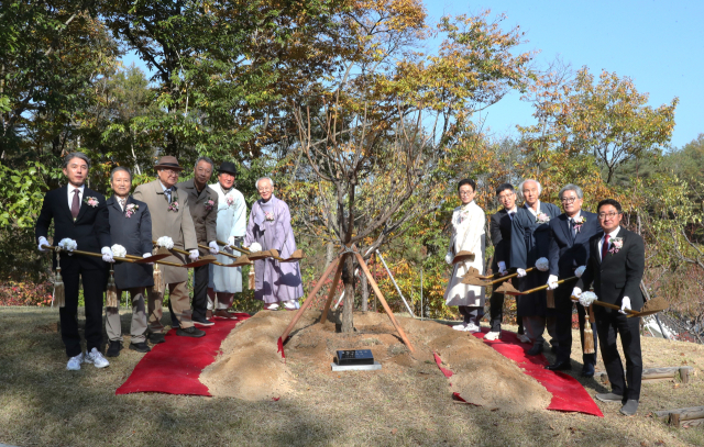 경북도와 안동시, 도산서원선비문화수련원은 30일 수련원 2원사 앞 광장에서 